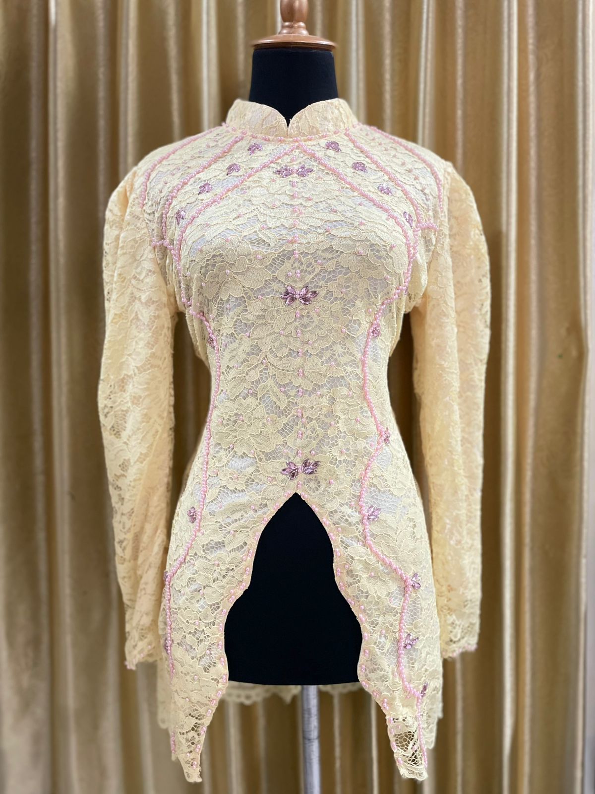 Kebaya Brokat Butter Yellow
