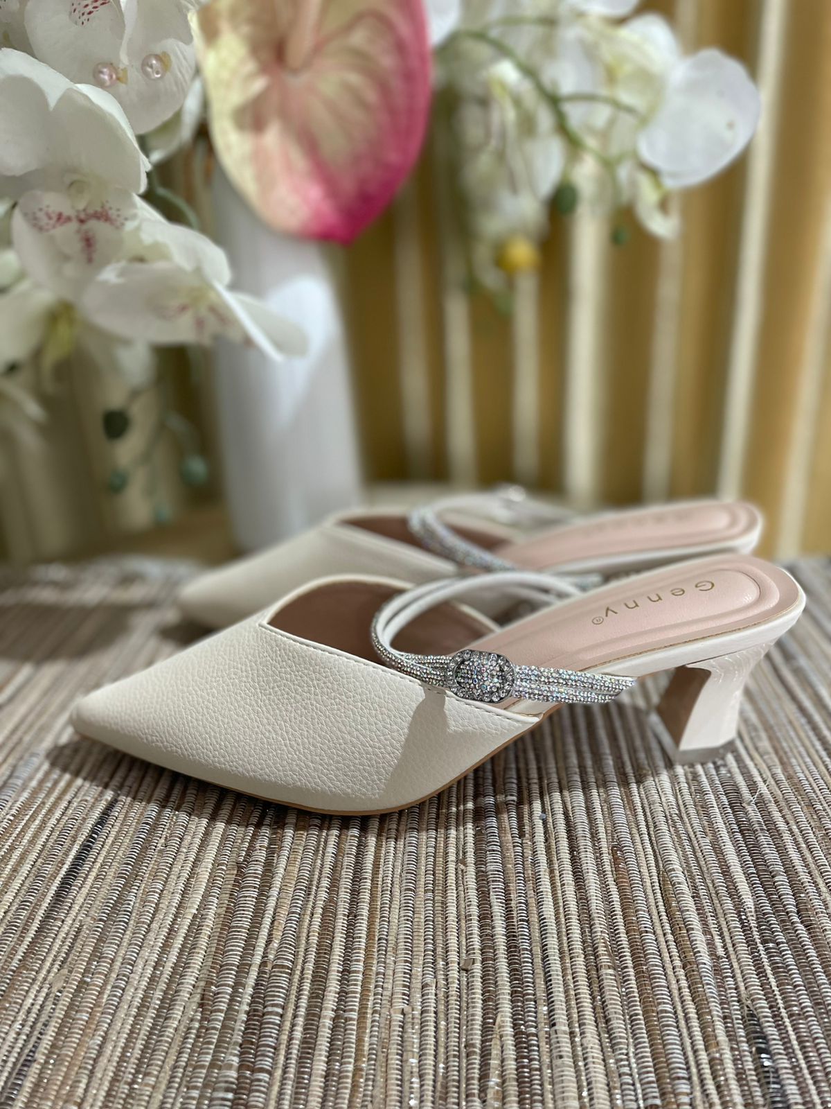 Heels GN46 Ivory slip on
