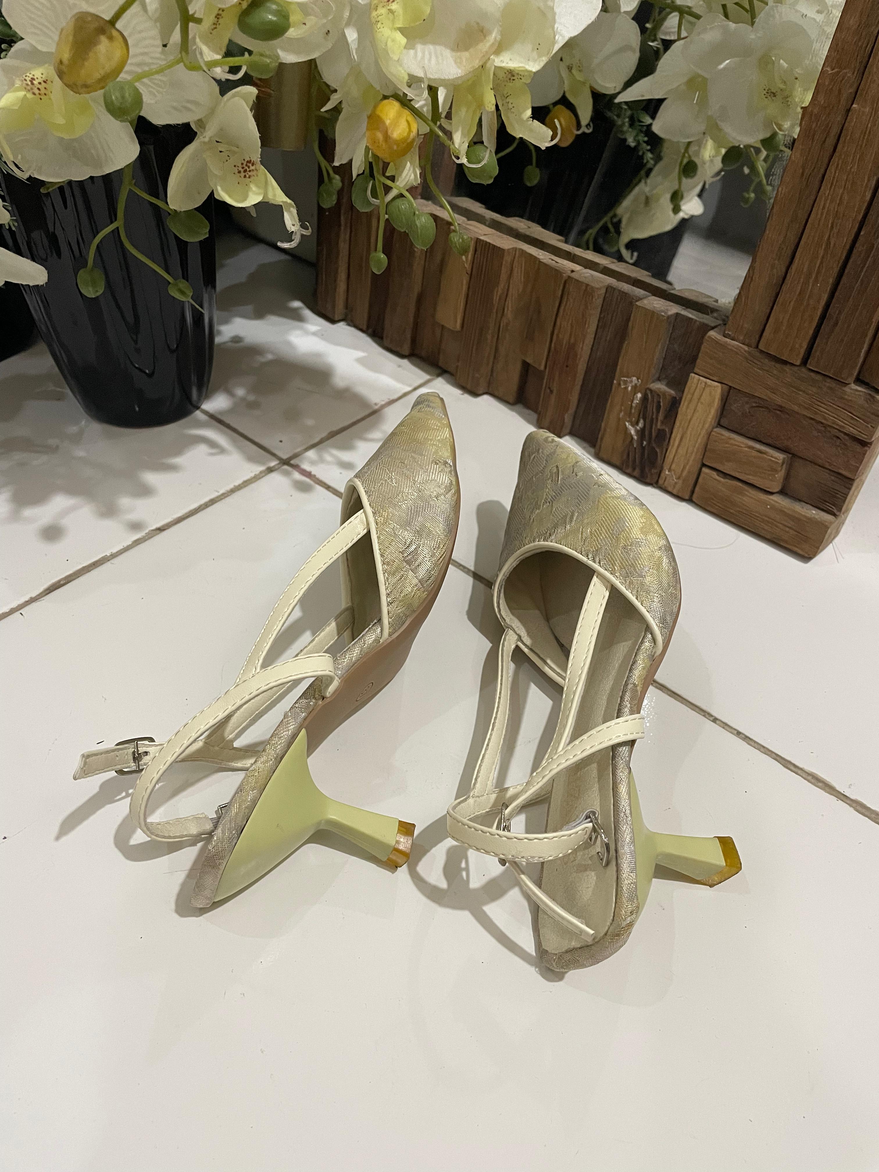 Heels SNZ gold-bw