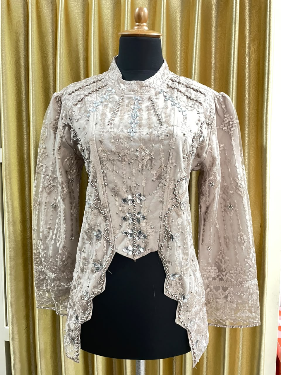Kebaya Brokat Beige Payet