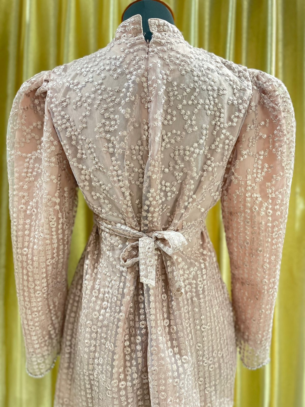 Kebaya Dusty Pink Brokat Payet