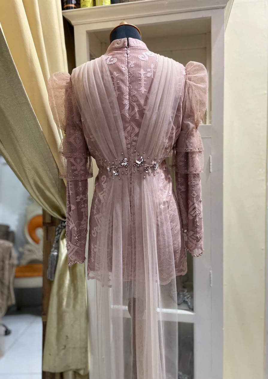 Kebaya Brokat Pink Puff