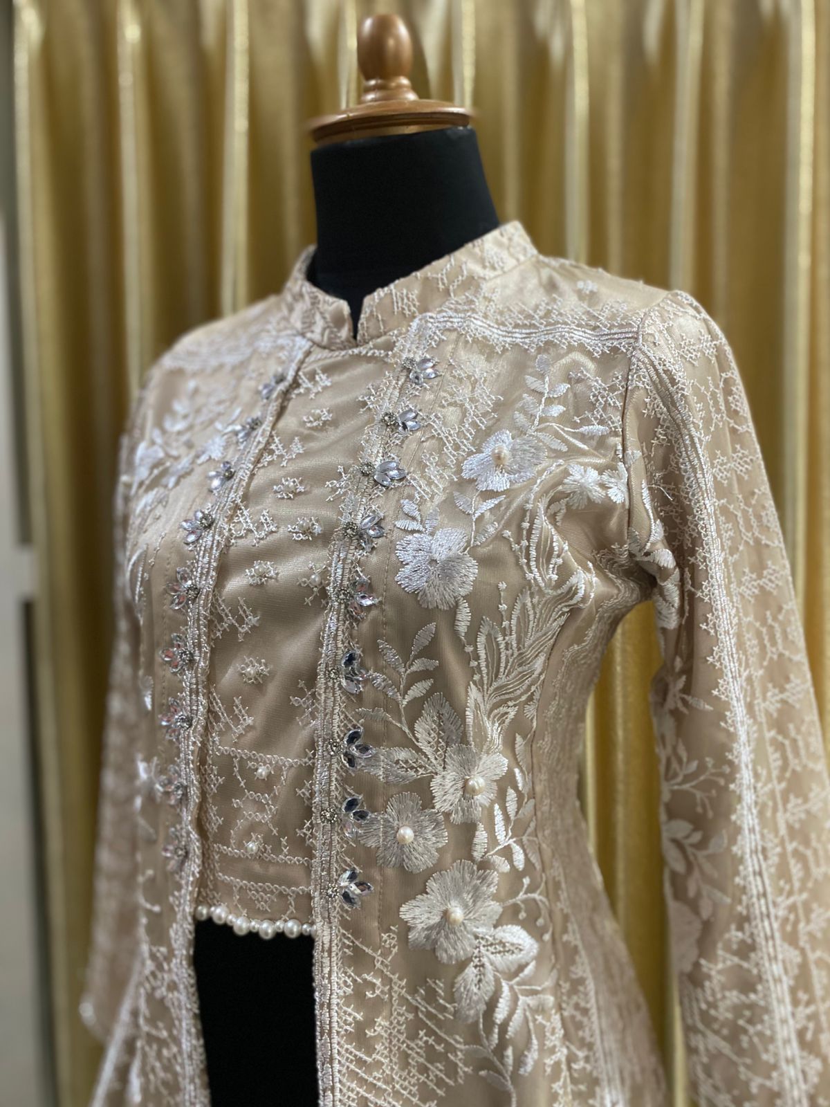 Kebaya Brokat Kutubaru Cream V2