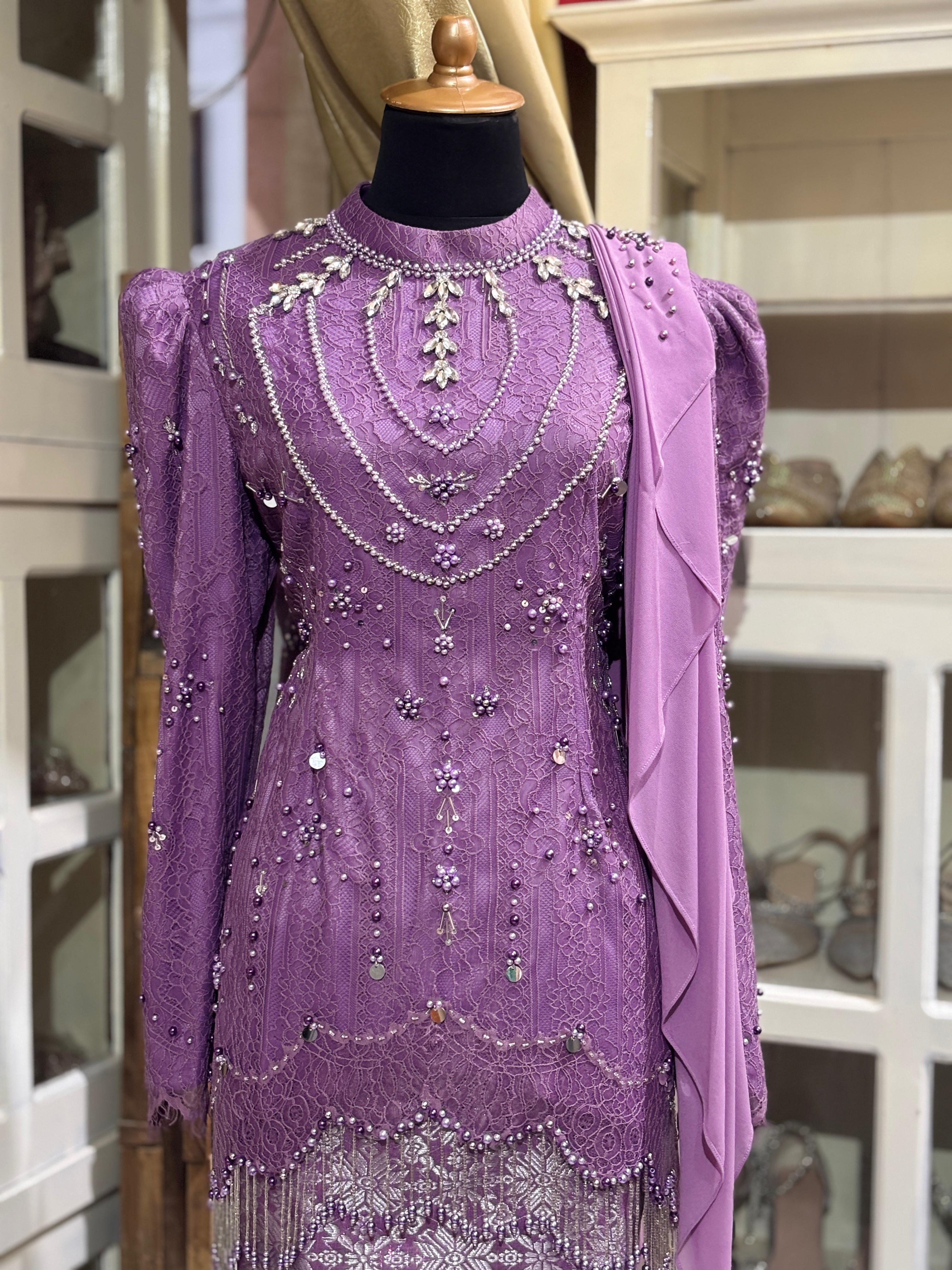 Kebaya Chantily Ungu Prem