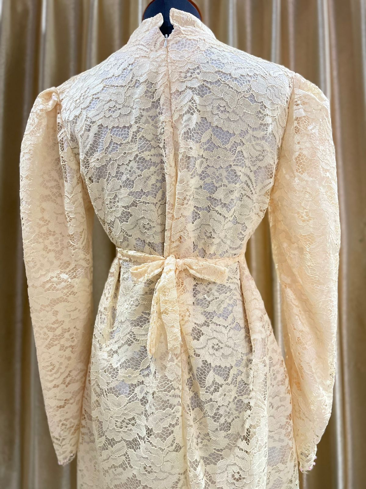 Kebaya Brokat Butter Yellow