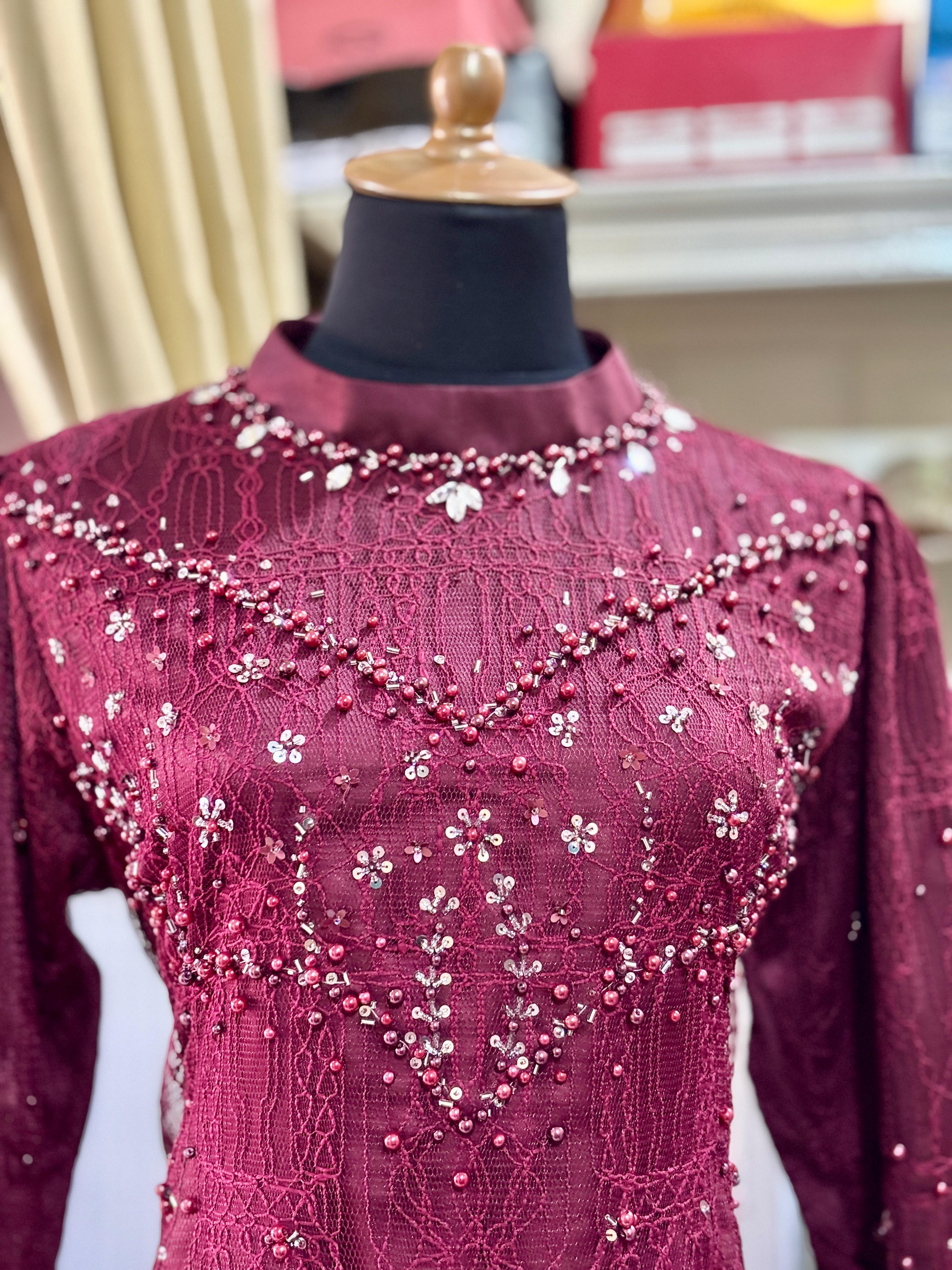 Kebaya brokat Maroon