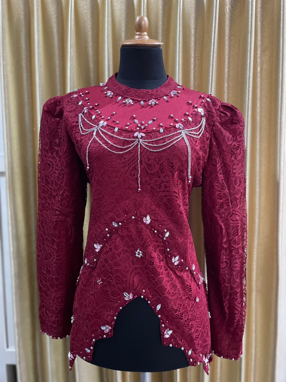 Kebaya Brokat Merah Payet Standar